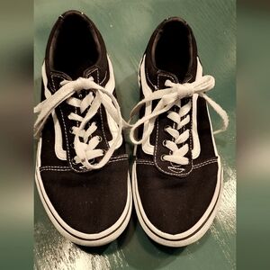 3/$25- VANS Off the Wall Black and White